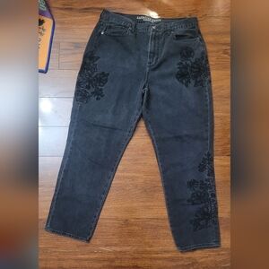 American Eagle Black Wash Out Denim Embroibered Mom Jean Size 14 Black Relaxed
